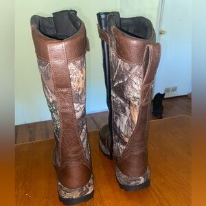 Camo hunting boots
